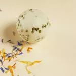 Velvety Avocado oil bath bomb - Aloe vera & lemongrass (50 g)