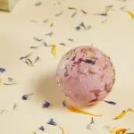 Velvety Bath bomb with mango butter - Maracuja (50 g)