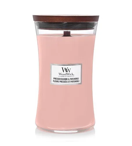 Pressed Blooms & Patchouli scented candle with wooden wick 609.5 g 609,5 g