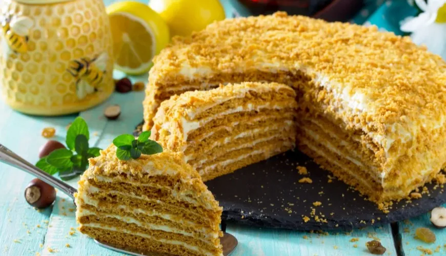 Get inspired by the recipe for a real luxurious honey cake