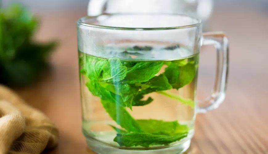 Mint tea soothes the stomach and alleviates discomfort after eating.