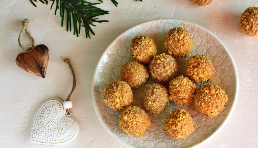 Fall in Love with Gingerbread Balls Made from Grated Gingerbread