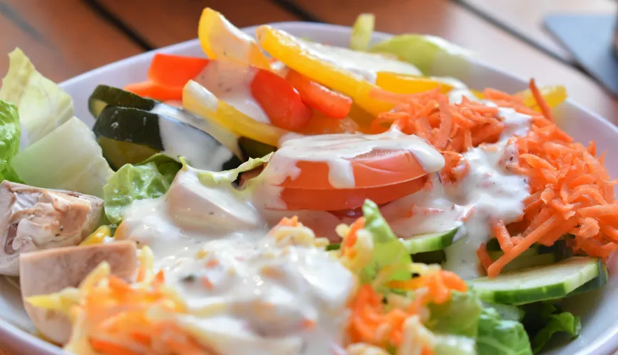 How to prepare healthy and tasty salad dressings