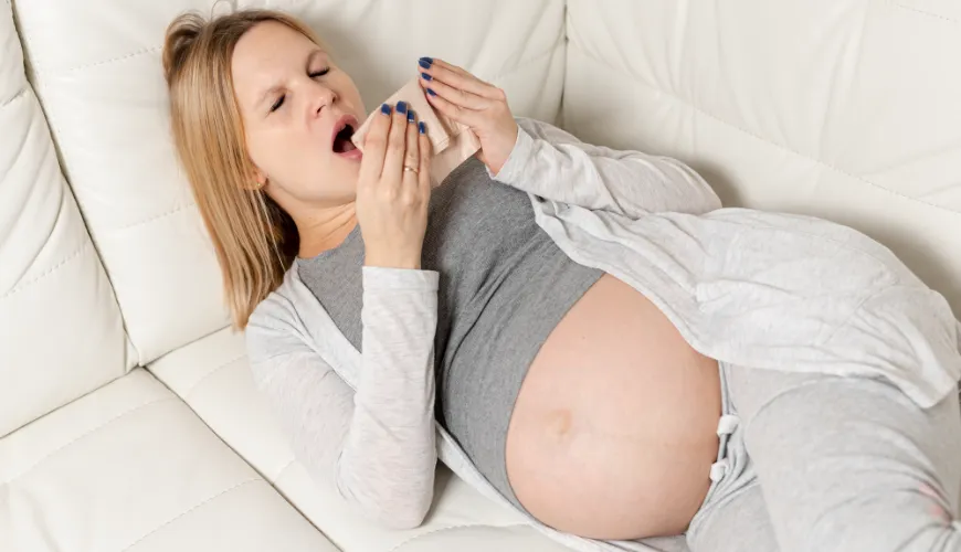 What relieves sore throat for expectant mothers?