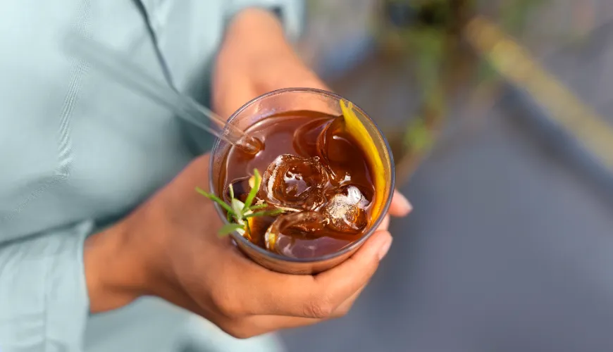 Discover the magic of cold brew tea and its delicate flavor