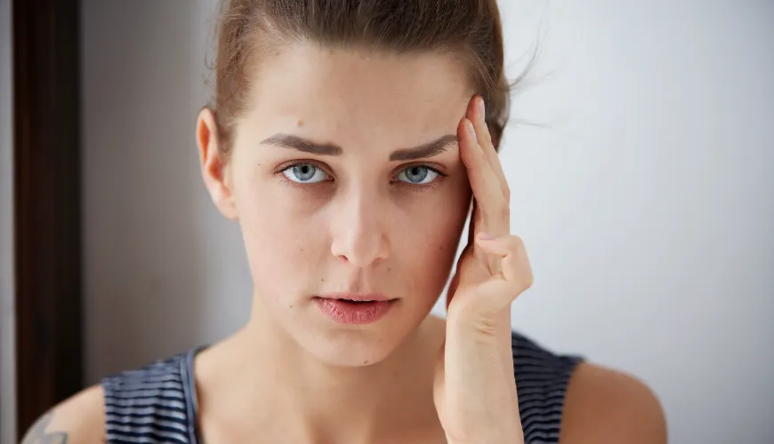 Dark circles under the eyes as a symptom of low iron