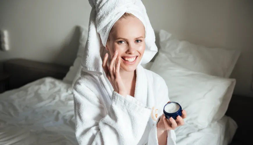 Night cream helps slow down skin aging