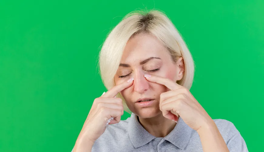 Get rid of puffy eyelids and refresh your eyes